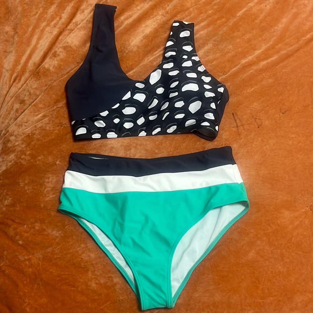 Grace Sunny Women’s bikini NWOT